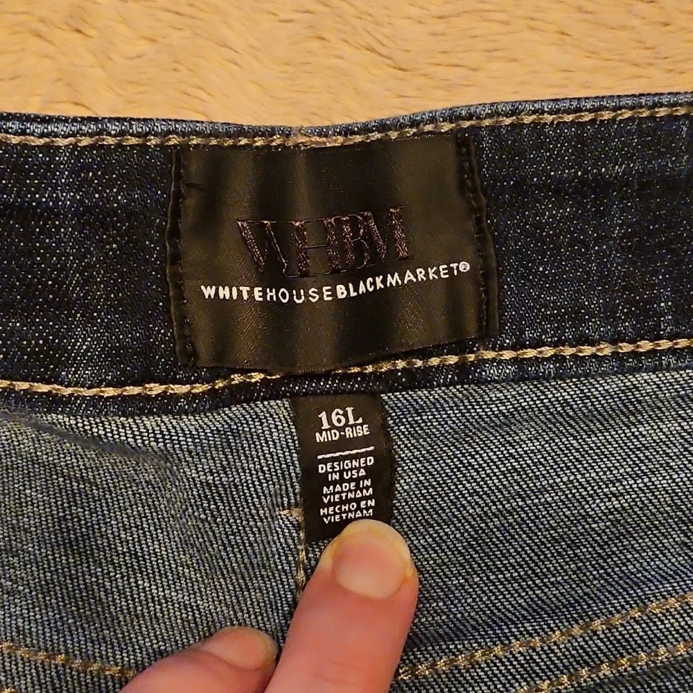 White House Black Market - Gently Worn Midrise Girlfriend Everyday Soft Jeans - Picture 4 of 9
